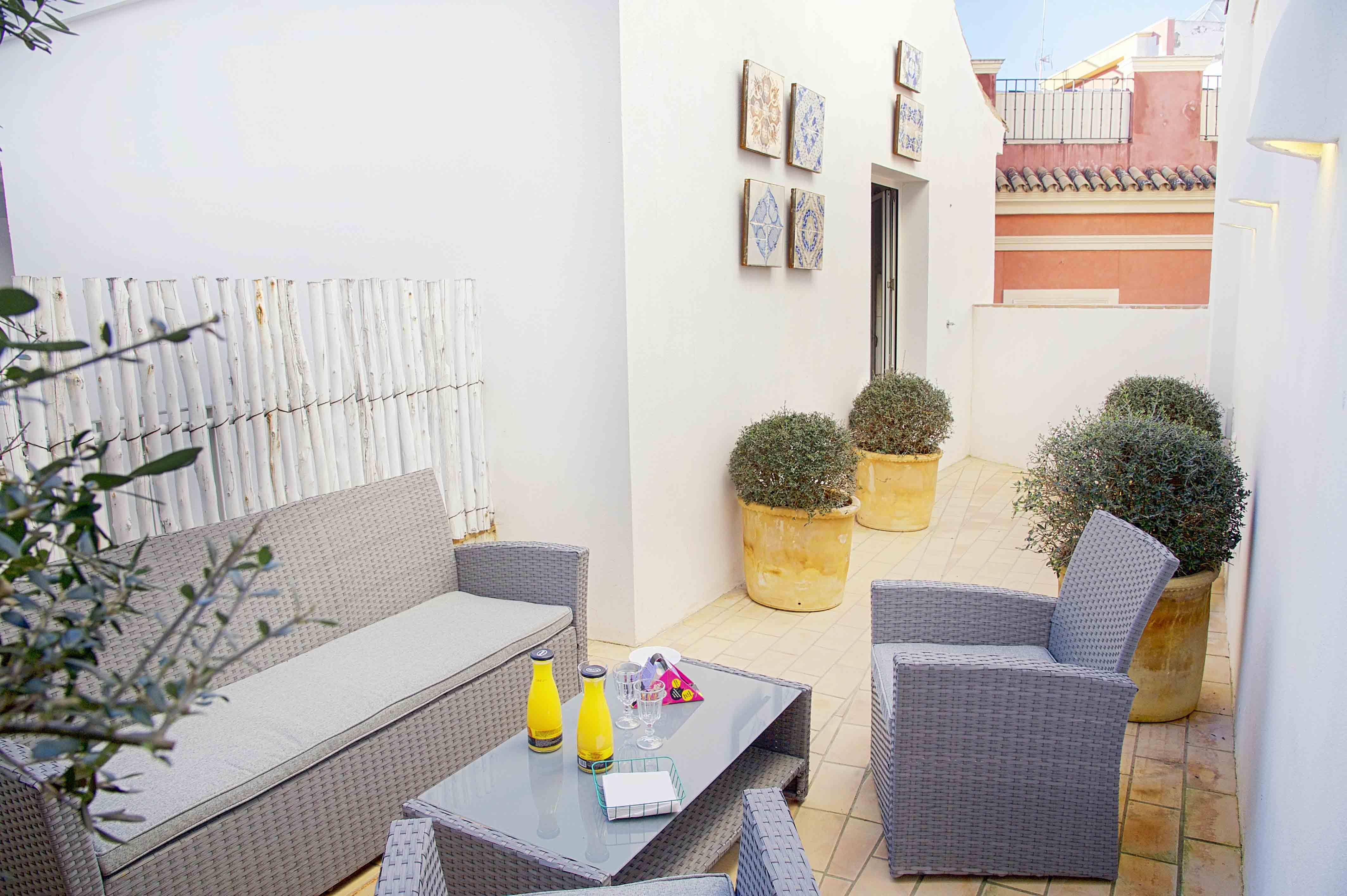 Overland Suites Catedral Seville Exterior photo